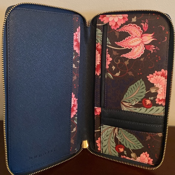 Bugatti wallet/purse/bag - Picture 2 of 2
